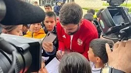 Российско-таджикскую школу в Душанбе посетили футболисты сборной России
