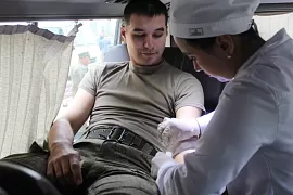 Российские военнослужащие сдали кровь для больных жителей Таджикистана  