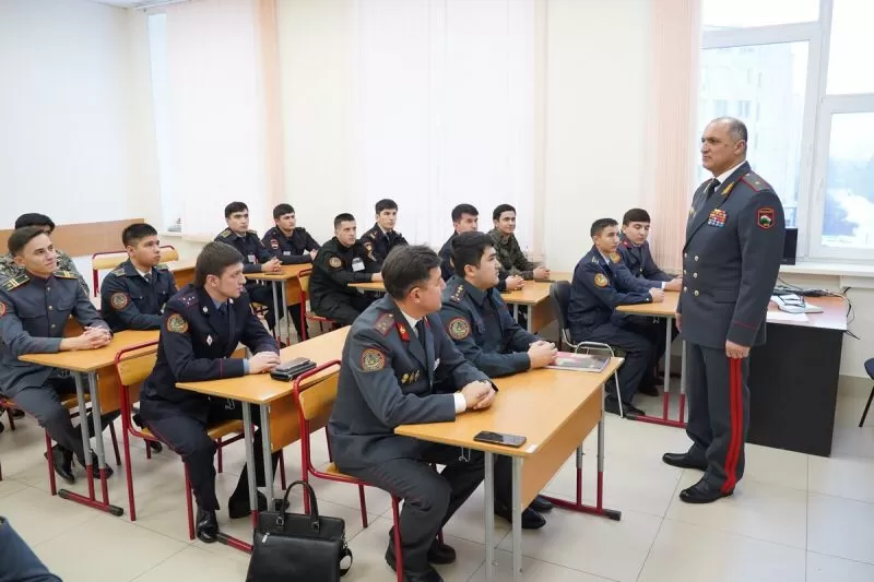 Генерал-майор милиции Таджикистана встретился с курсантами московского университета 