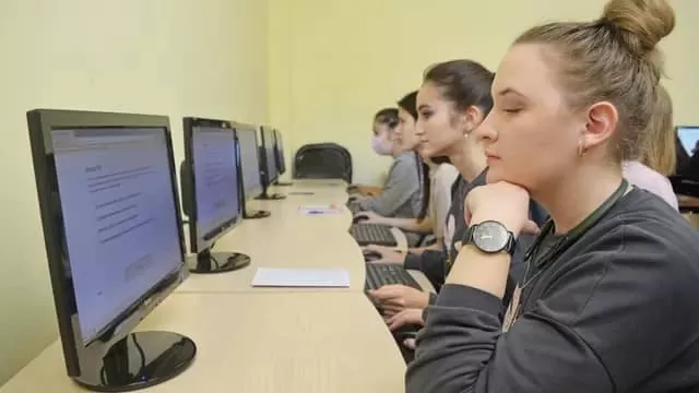 В Таджикистане выпускники школ смогут сдавать пробные экзамены в электронном формате 