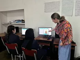 Детей афганских беженцев в Таджикистане обучают русскому языку