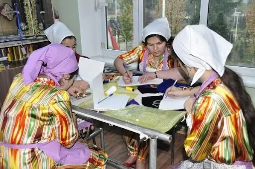 За год в Таджикистане откроют 12 учебных центров для молодежи
