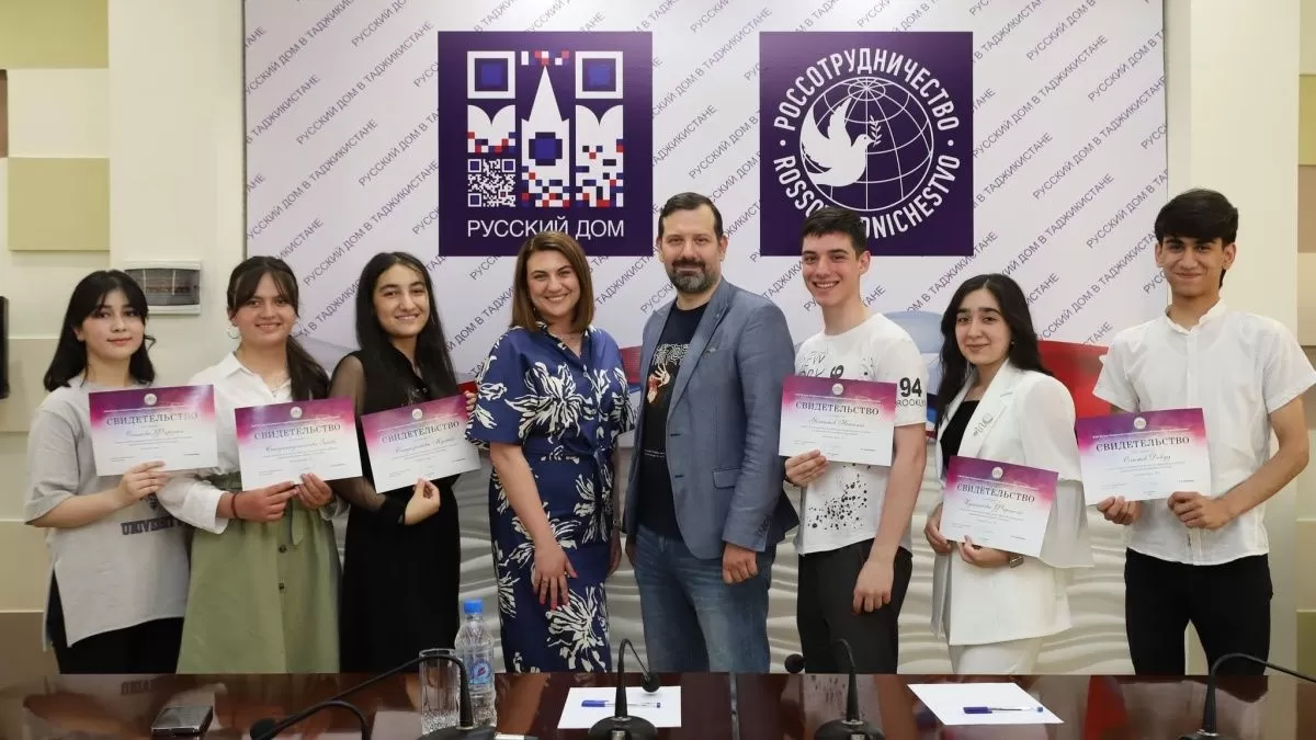 В Душанбе выпустили слушателей курсов по художественным дисциплинам от Санкт-Петербургского университета В Душанбе выпустили слушателей курсов по художественным дисциплинам от Санкт-Петербургского университета