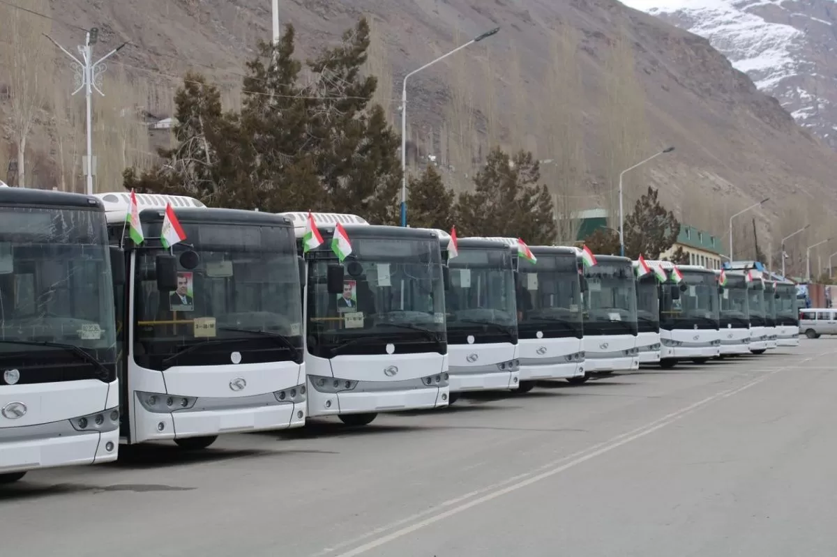 В Куляб и районы ГБАО отправили более 30 новых автобусов В Куляб и районы ГБАО отправили более 30 новых автобусов