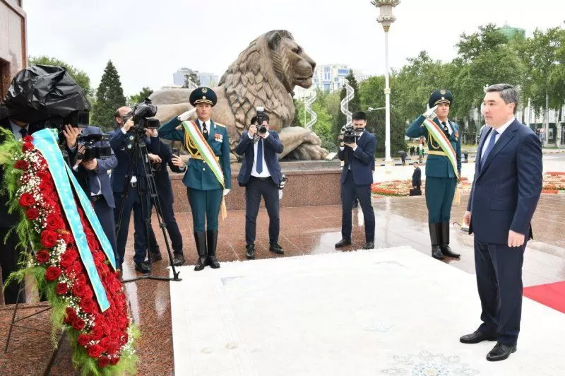 Премьер-министр Казахстана прибыл в столицу Таджикистана