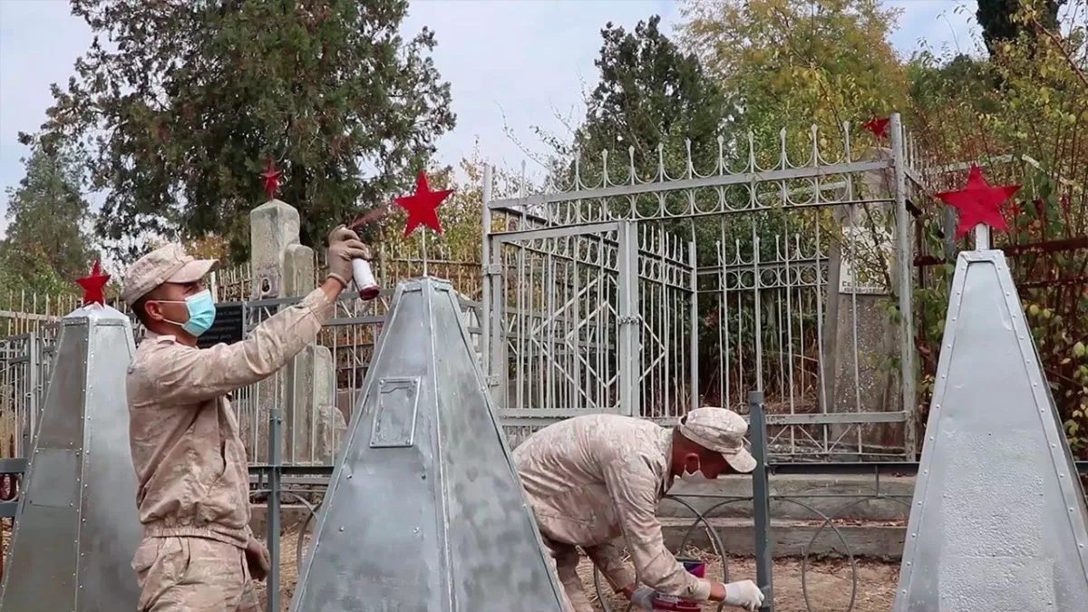В Таджикистане восстановлено 100 могил ветеранов ВОВ