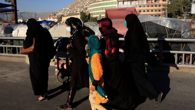 Талибы запретили женщинам ходить к врачам без сопровождения мужчин