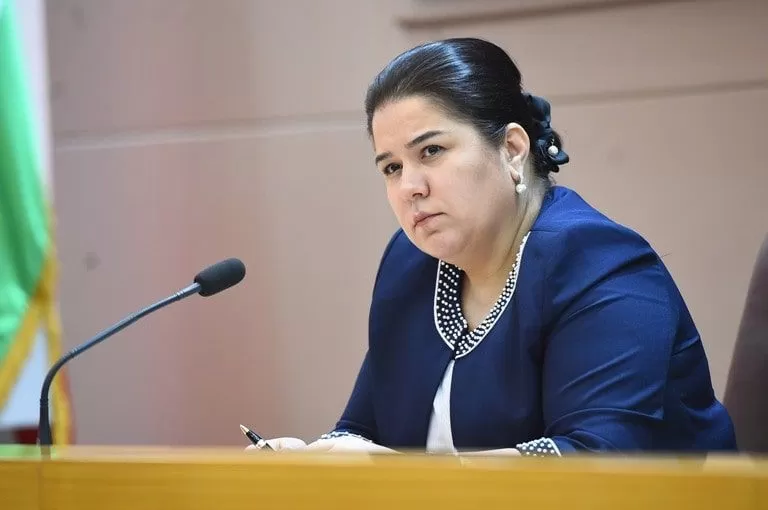 Озода Раҳмон маоши моҳонаашро ба оилаи панҷгоникҳо дод Озода Раҳмон маоши моҳонаашро ба оилаи панҷгоникҳо дод