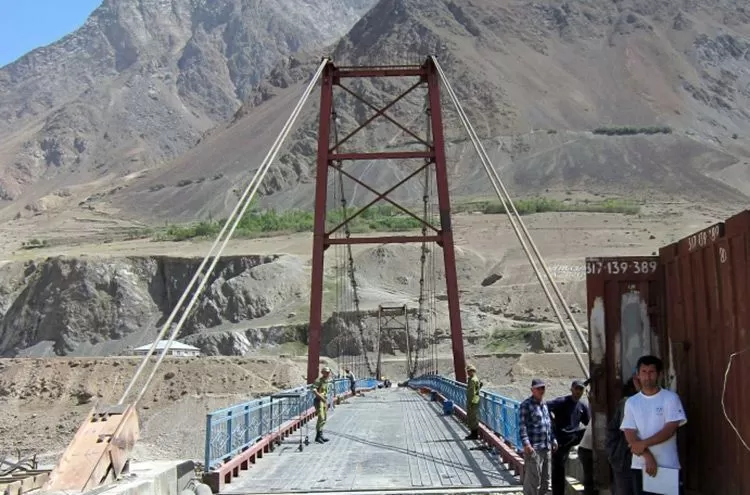 Талибы отменили визовый режим для таджикистанцев на одном из КПП