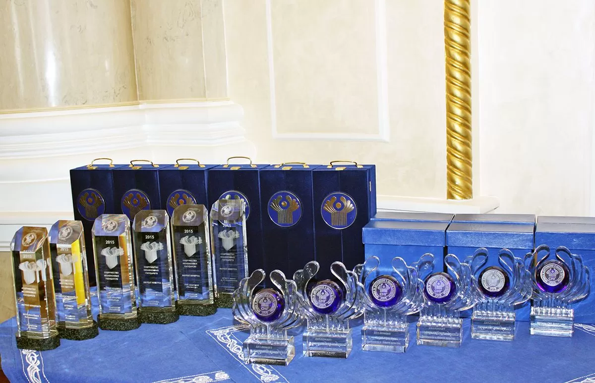 Две таджикские компании получили премию СНГ в области качества продуктов и услуг