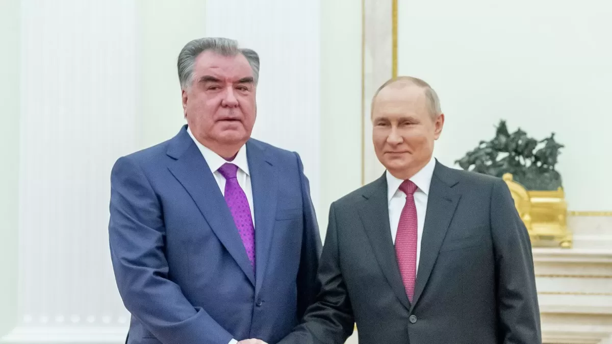 Рахмон и Путин обсудили по телефону сотрудничество двух стран Рахмон и Путин обсудили по телефону сотрудничество двух стран