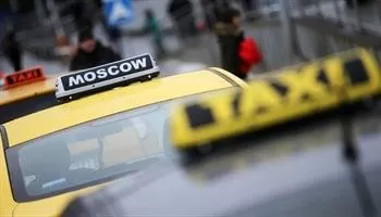 Водители с иностранными правами не смогут работать в московском такси