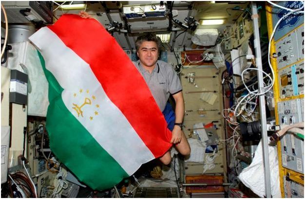 Побывал в космосе и Антарктиде - что еще нужно знать про флаг Таджикистана?