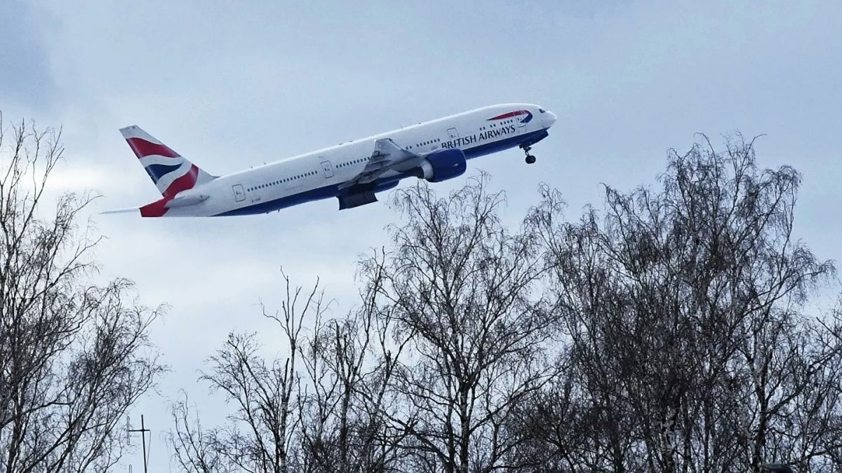 Россия приостановит авиасообщение с Великобританией на неделю