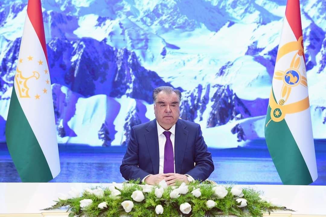 Эмомали Рахмон: "Таджикистан прилагает большие усилия для решения водных проблем"