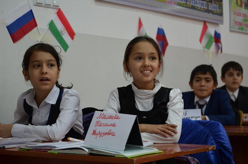 Россия передала средства на строительство школ в Таджикистане