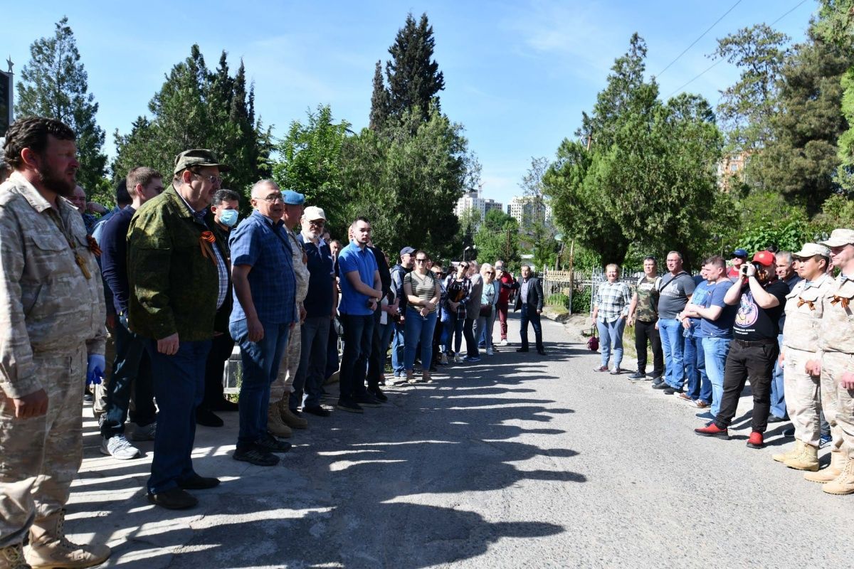 В Душанбе провели мероприятие по благоустройству воинских захоронений и могил советских воинов