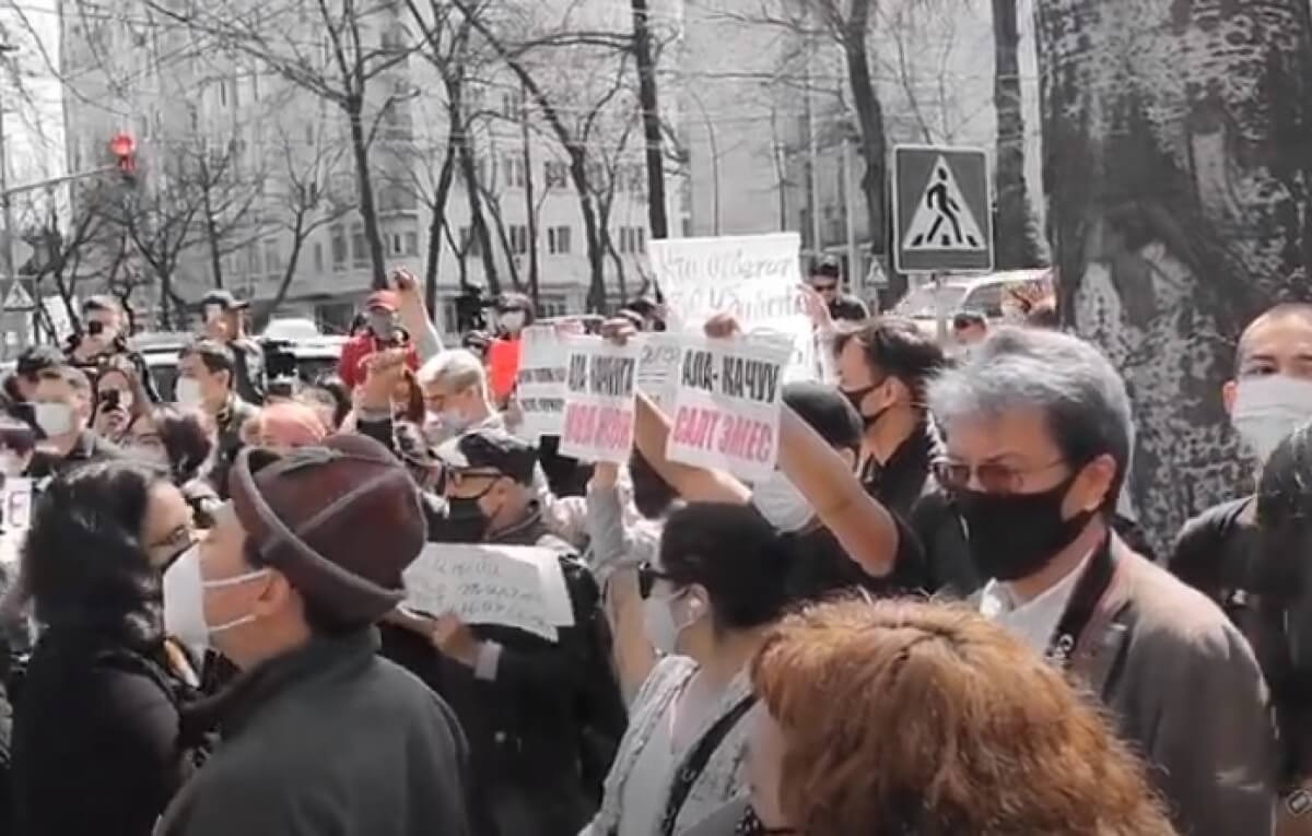 В Бишкеке митингуют против похищения невест