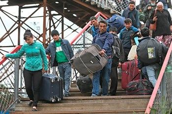 Количество мигрантов в России сократилось на четверть