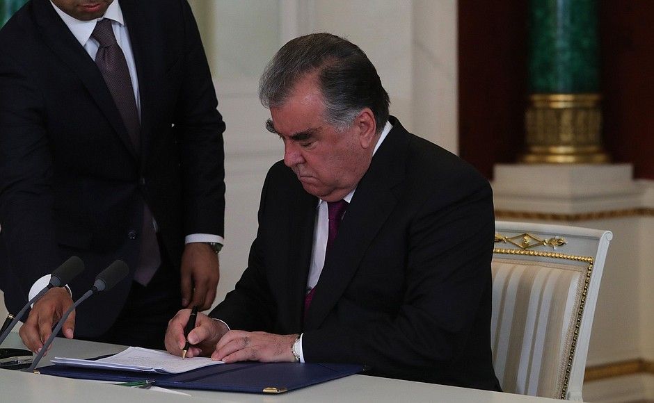 Эмомали Рахмон подписал закон «О государственном бюджете на 2021 год» 