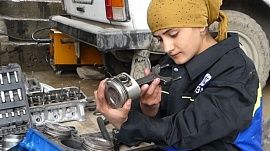 «Девушка - автомеханик»: история Джамили, ставшей самым востребованным мастером по ремонту двигателей в Горной Матче 
