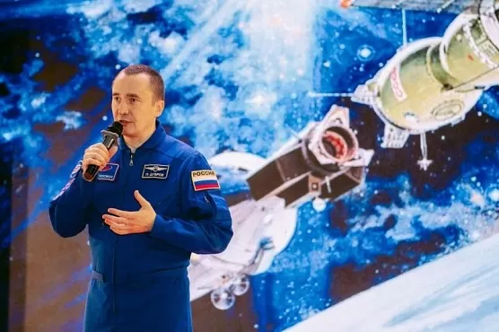 Российский космонавт побывал в школе имени Ю.А. Гагарина в Душанбе