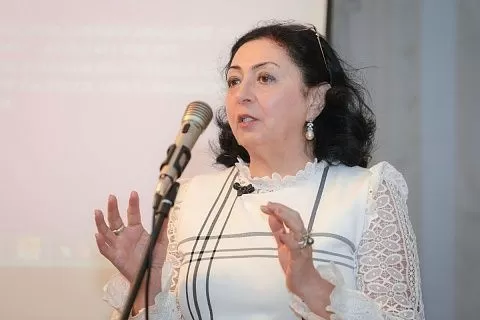 Гульсифат Шахиди получила российскую премию "Писатель года" Гульсифат Шахиди получила российскую премию "Писатель года"