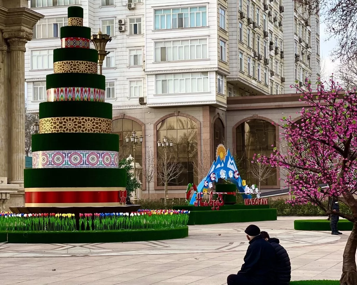 Как Душанбе украсили к Наврузу 