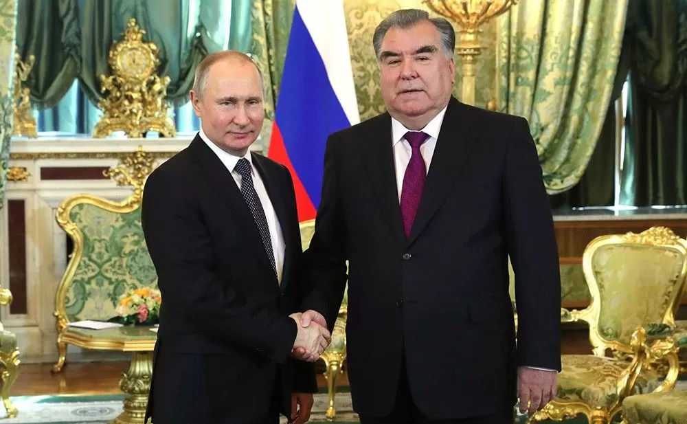 Владимир Путин и Эмомали Рахмон провели телефонные переговоры Владимир Путин и Эмомали Рахмон провели телефонные переговоры