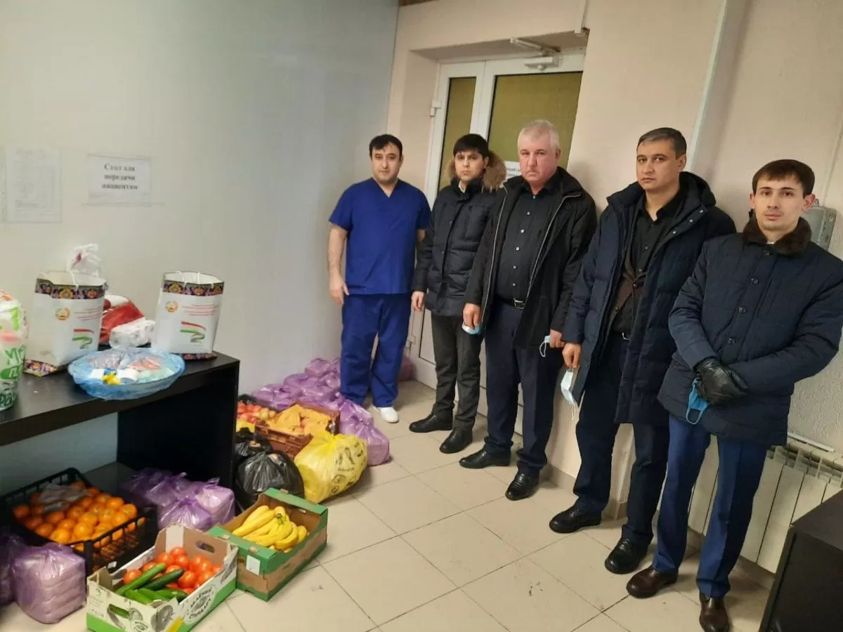 Таджикская диаспора приготовила плов для медиков госпиталя ветеранов войны в Екатеринбурге Таджикская диаспора приготовила плов для медиков госпиталя ветеранов войны в Екатеринбурге