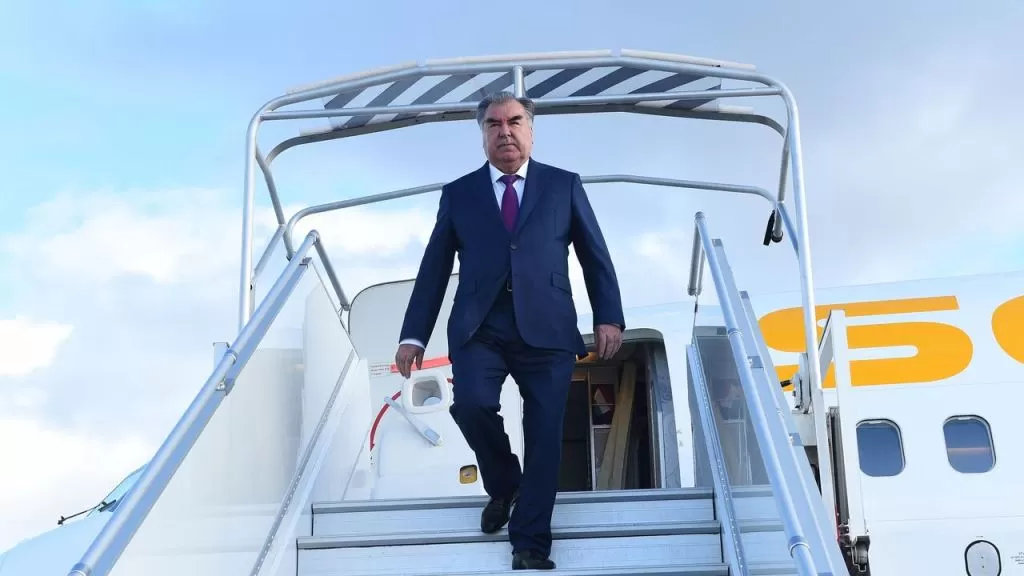 Эмомалӣ Раҳмон ба Қирғизистон сафар кард Эмомалӣ Раҳмон ба Қирғизистон сафар кард