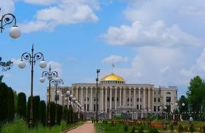 Эмомали Рахмон поздравил Таджикистан с Днём государственного языка Эмомали Рахмон поздравил Таджикистан с Днём государственного языка